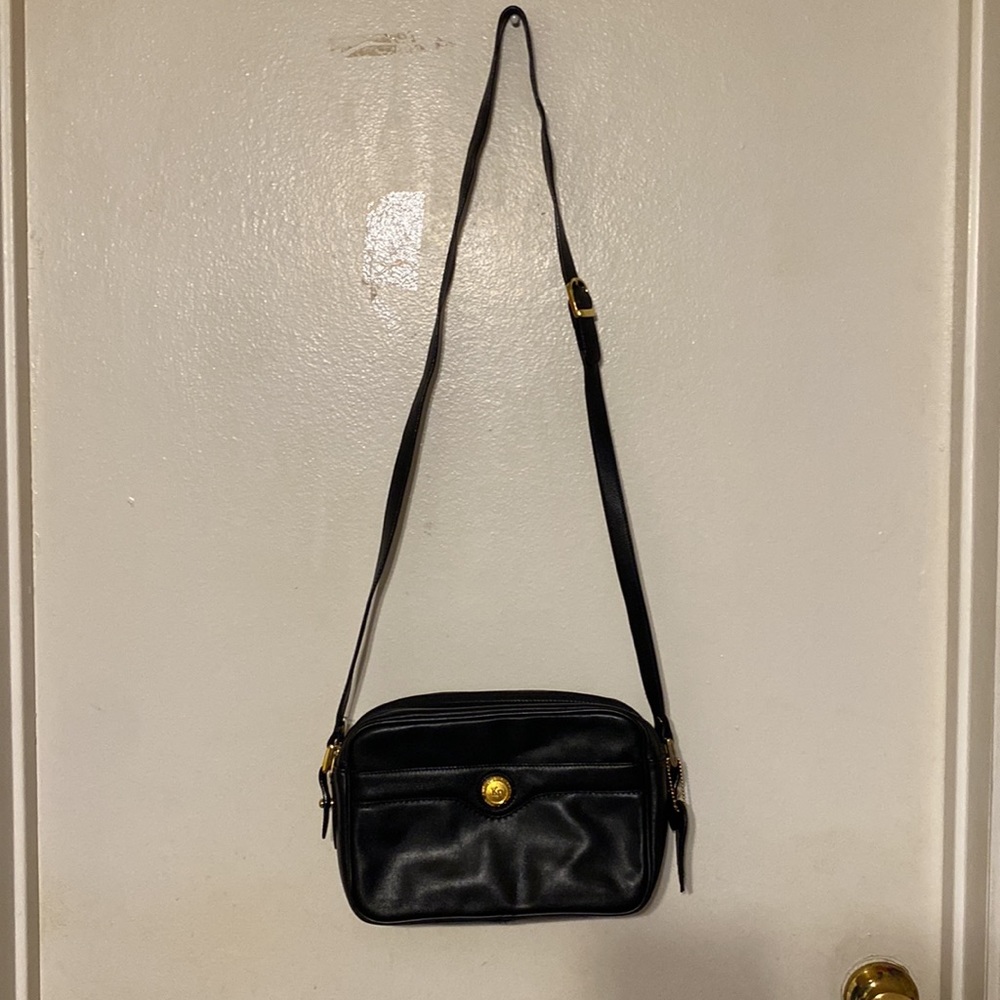 Kp BLACK WOMENS CROSSBODY BAG LITTLE BIT PILLING INSIDE THE BAG